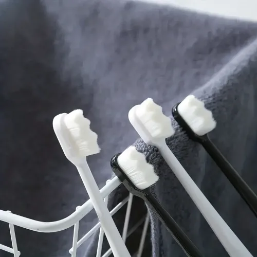 Зубна щітка Deep Nano Clean з тубусом для зберігання, м'яка, з нано щетинками - фото 2